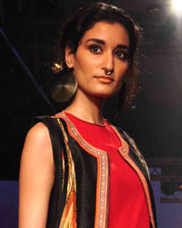 Tarun Tahiliani Show at LFW 2015