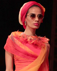 Tarun Tahiliani Show at WIFW SS 2015