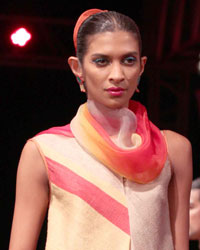 Tarun Tahiliani Show at WIFW SS 2015