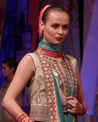 Tarun Tahiliani Show at WIFW SS 2015