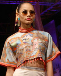 Tarun Tahiliani Show at WIFW SS 2015