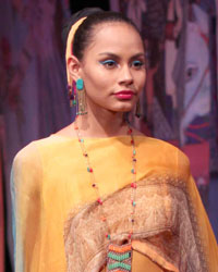 Tarun Tahiliani Show at WIFW SS 2015