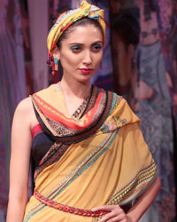 Tarun Tahiliani Show at WIFW SS 2015