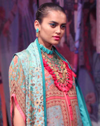 Tarun Tahiliani Show at WIFW SS 2015