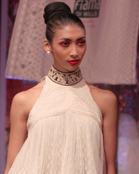 Tarun Tahiliani Show at WIFW SS 2015