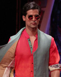 Tarun Tahiliani Show at WIFW SS 2015