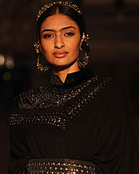 Tarun Tahiliani Show for Sahachari Foundation