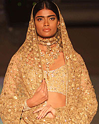 Tarun Tahiliani Show for Sahachari Foundation