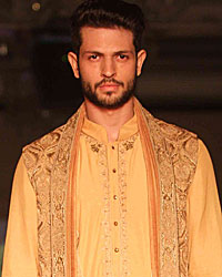 Tarun Tahiliani Show for Sahachari Foundation