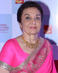 Asha Parekh and Waheda Rehman