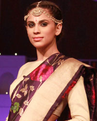 Threads of Banaras Fashion Show