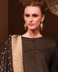 Threads of Banaras Fashion Show