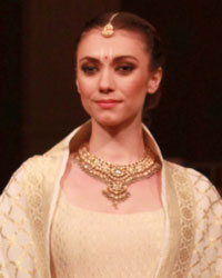 Threads of Banaras Fashion Show