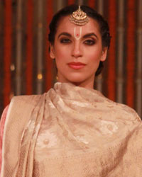 Threads of Banaras Fashion Show