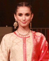 Threads of Banaras Fashion Show