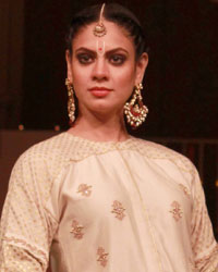 Threads of Banaras Fashion Show