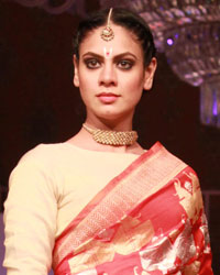 Threads of Banaras Fashion Show