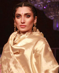 Threads of Banaras Fashion Show