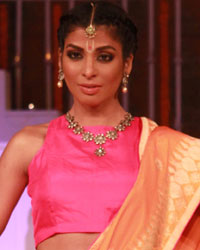 Threads of Banaras Fashion Show