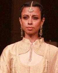 Threads of Banaras Fashion Show