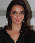 Nauheed Cyrusi