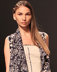 Urvashi Show at WIFW SS 2015