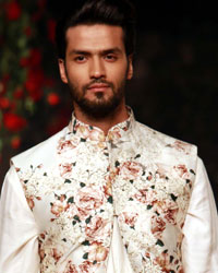 Varun Bahl show at Amazon India Couture Week 2015