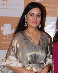 Padmini Kolhapure and wini Kolhapure