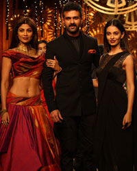 Shilpa Shetty, Harman Baweja and Ayesha Khanna