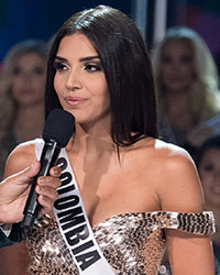 Host, Steve Harvey and Laura Gonzalez, Miss Universe Colombia 2017