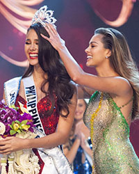 Catriona Gray, Miss Universe Philippines 2018 is crowned Miss Universe 2018 by Miss Universe 2017 Demi Leigh Nel-Peters