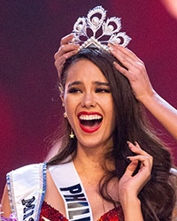 Catriona Gray, Miss Universe Philippines 2018 is crowned Miss Universe 2018 by Miss Universe 2017 Demi Leigh Nel-Peters