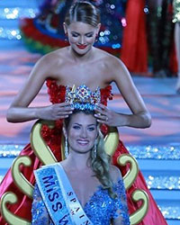 Mireia Lalaguna Rozo of Spain is crowned by former Miss World Rolene Strauss