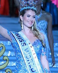 Miss Spain Mireia Lalaguna Royo waves after winning the Miss World 2015 at the Grand Final in Sanya, China