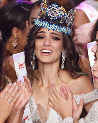 Miss Mexico Vanessa Ponce de Leon with other contestants