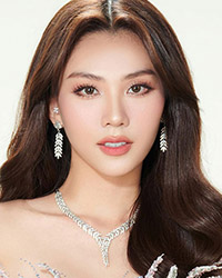 Miss Vietnam Huynh Phuong 