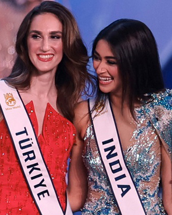 Miss Turkey Idil Bilgen and Miss India Nandini Gupta
