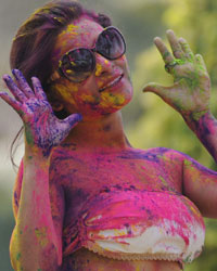 Kesariee Sizzling and Sensuous Dry Holi