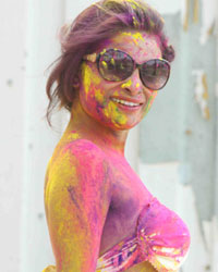 Kesariee Sizzling and Sensuous Dry Holi