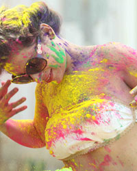 Kesariee Sizzling and Sensuous Dry Holi