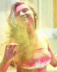 Actor and Model Kesariee Sizzling and Sensuous Dry Holi