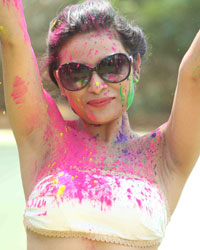 Kesariee Sizzling and Sensuous Dry Holi