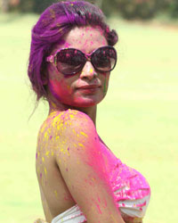 Kesariee Sizzling and Sensuous Dry Holi