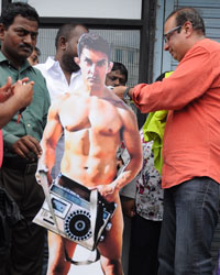 Krishna Hegde Dressing up Aamir Khan's PK Poster