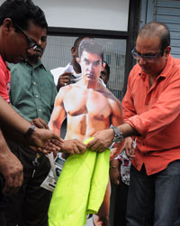 Krishna Hegde Dressing up Aamir Khan's PK Poster