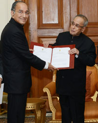 Shri VS Sampath, Shri HS Brahma, Pranab Mukherjee and Dr. Nasim Zaidi