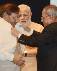 Sharad Yadav, Narendra Modi, Pranab Mukherjee and Dr. Karan Singh and Pranab Mukherjee