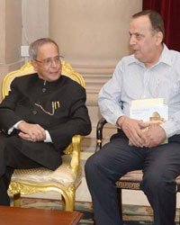 The President of India, Shri Pranab Mukherjee, meeting the Media Personnel at Rashtrapati Bhavan