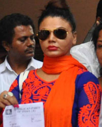 Rakhi Sawant Meets CM Prithviraj Chavan