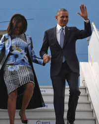 Barack Obama, Michelle Obama and Shri Narendra Modi at Palam Airport, in New Delhi